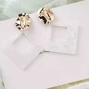 Host pick🎉🎊Fashion earrings white acrylic/golden